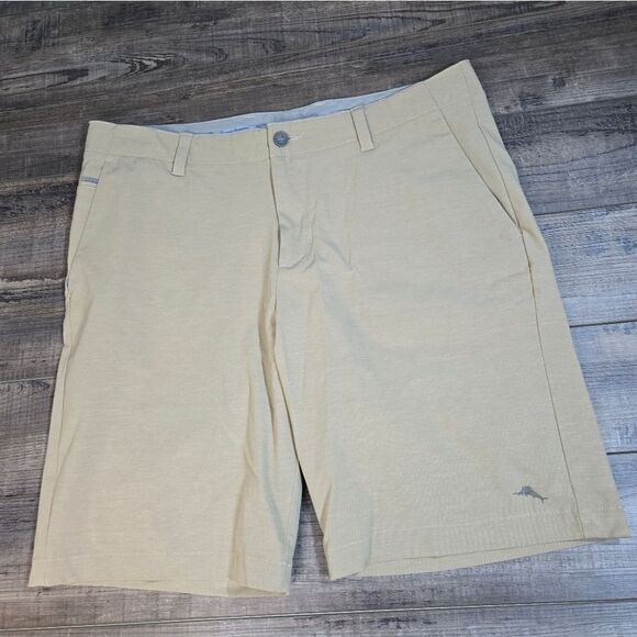 Tommy Bahama Shorts Tan Colored Great pockets Size 35 Lightweight - Picture 1 of 10